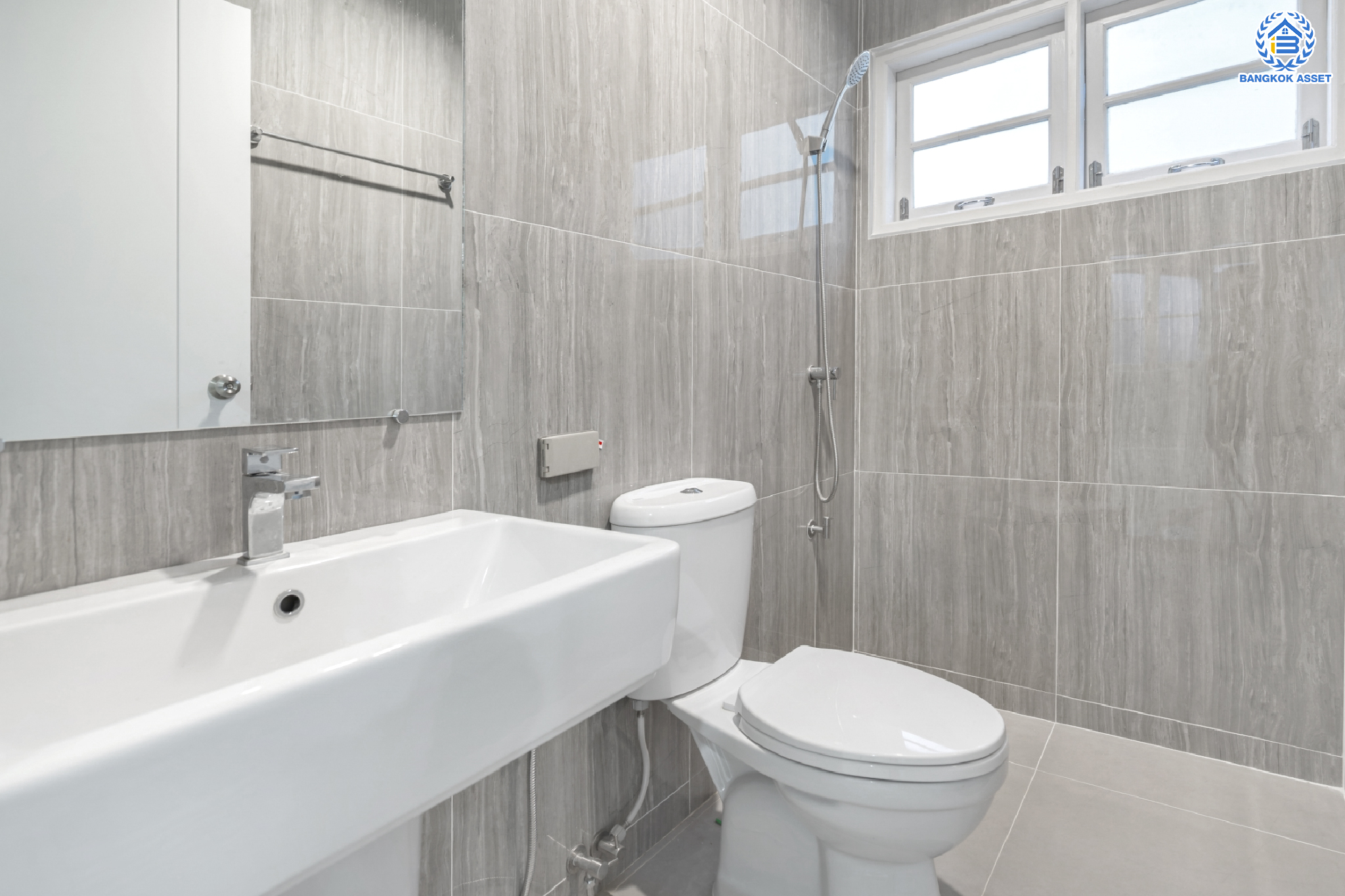 บ้านมือสองตกแต่งใหม่ แบรนด์ LH ม.ชัยพฤกษ์ ทวีวัฒนา เนื้อที่ 51 ตร.ว. ตอบโจทย์ทุกการอยู่อาศัย ด้วยฟังก์ชัน 4 ห้องนอน 3 ห้องน้ำ 1 ที่จอดรถ บนทำเลศักยภาพ เชื่อมต่อทางคู่ขนานลอยฟ้าบรมราชชนนี ใกล้ ม.มหิดล และเซ็นทรัลศาลายา